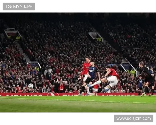 曼联进步迹象背后问题显现，赛季中期表现波动对争冠形势产生影响