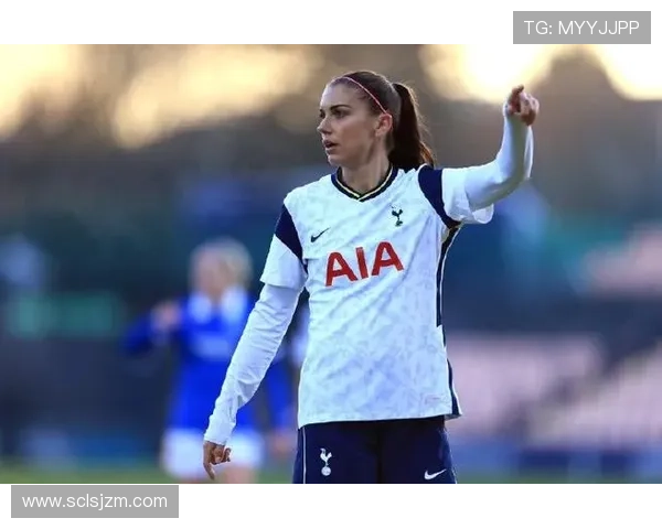 亚历克斯·摩根在家切牛排用的是镶钻刀叉？